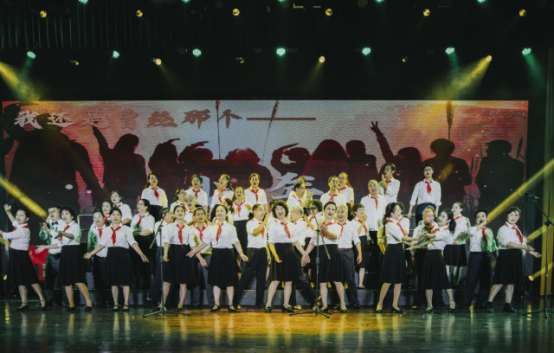 青春赞歌、欢快的舞曲…… 227平台皇冠这场文艺展演很“红色”